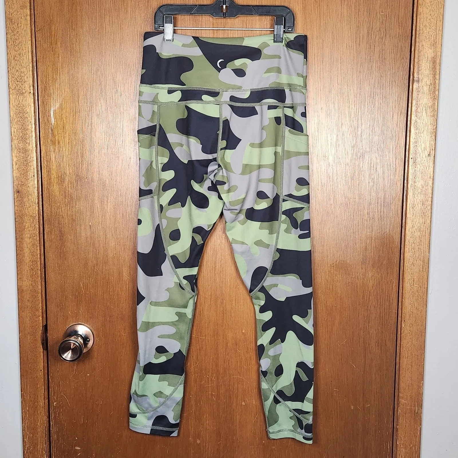 ZYIA Green Camo Pocket Light N Tight High Rise 7/8 Leggings Size 6-8 - Image 8