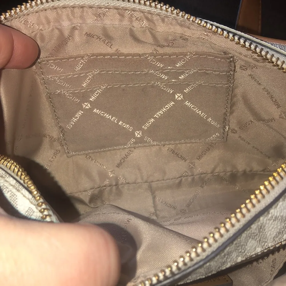 MICHAEL KORS White MK Monogram Jet Set Crossbody Shoulder Bag - Image 8
