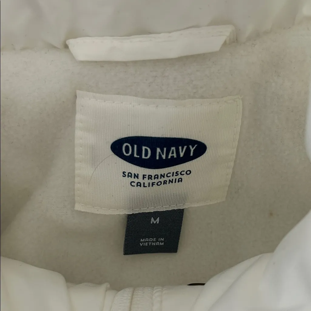 Old Navy White Puffer Vest - Image 2