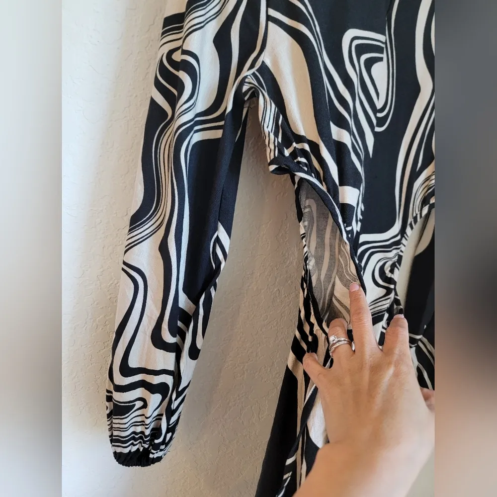 Forever 21 Black Marble Print Mini Dress Large - Image 10