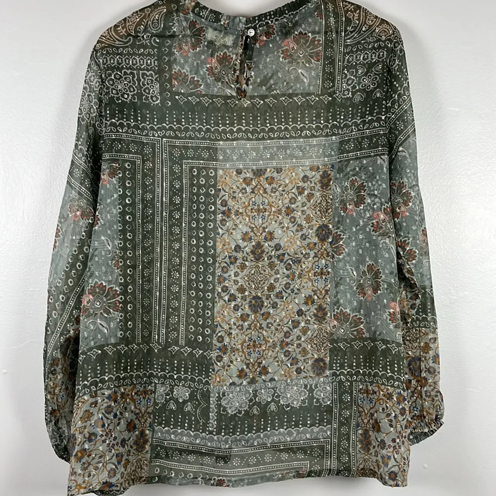 World Market Womens’ Blouse NWT Paisley like prints subdued colors Long Sleeves Size L - Image 4