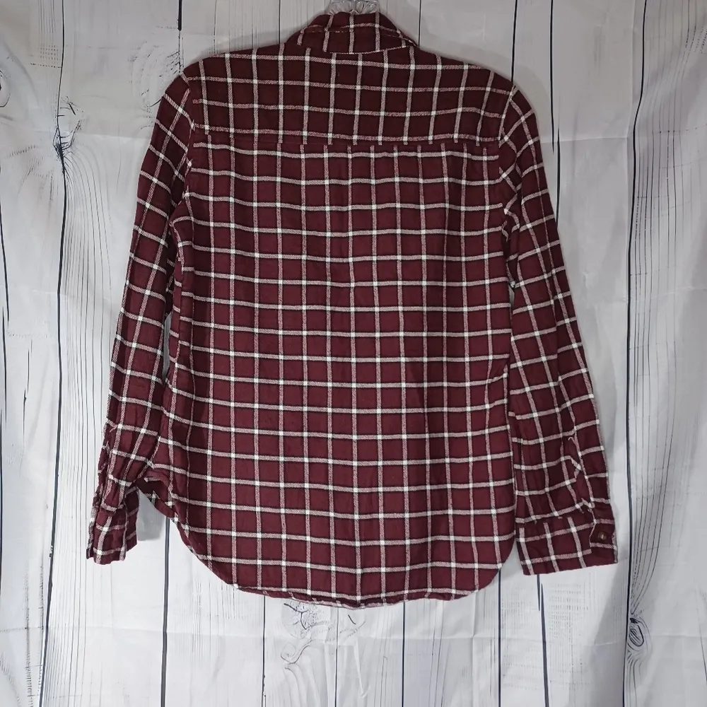 Hollister Women's Burgundy Plaid Casual Flannel Shirt - Image 7