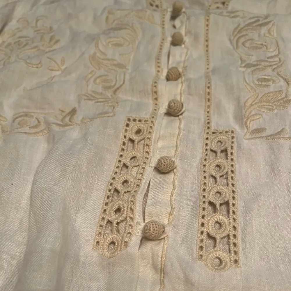 J Jill 100% linen, long sleeved, boho style embroidered blouse, size Medium - Image 10