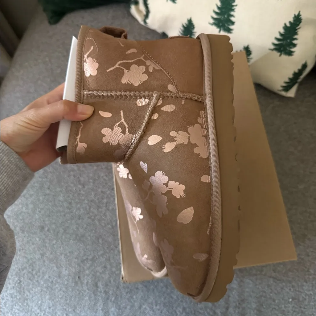UGG Classic Mini Boot Floral Foil Beige Size 6 - Image 3