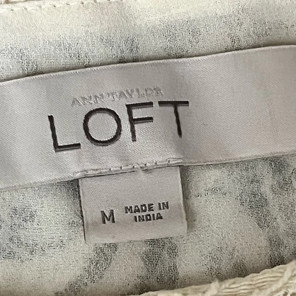 Ann Taylor LOFT Lace Crochet Beige Blouse Ethereal Preppy Modest Mature Coastal - Image 9