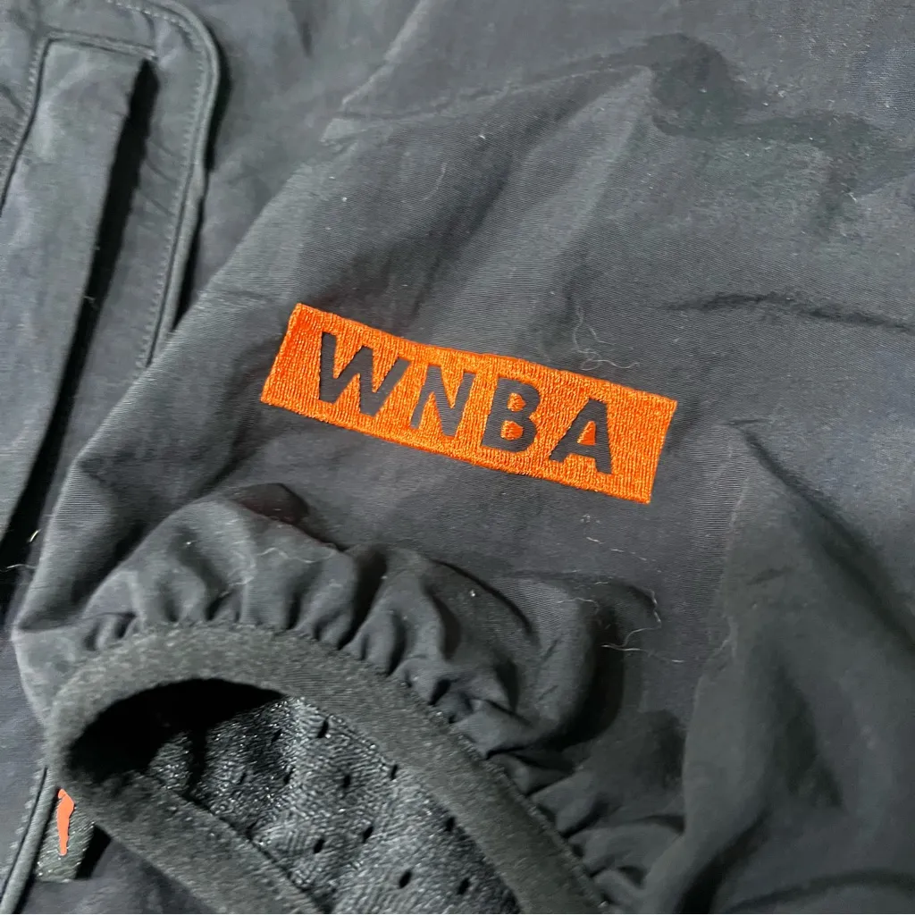 Nike WNBA CT Sun Black Full zip jacket size medium orange embroidered logo - Image 5