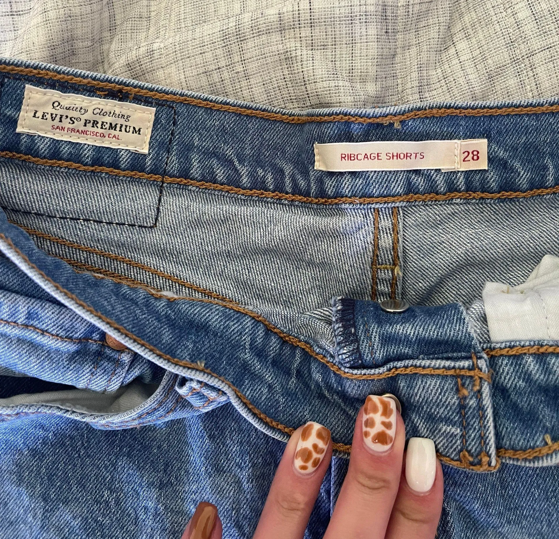 Levi Jean Shorts - Image 5