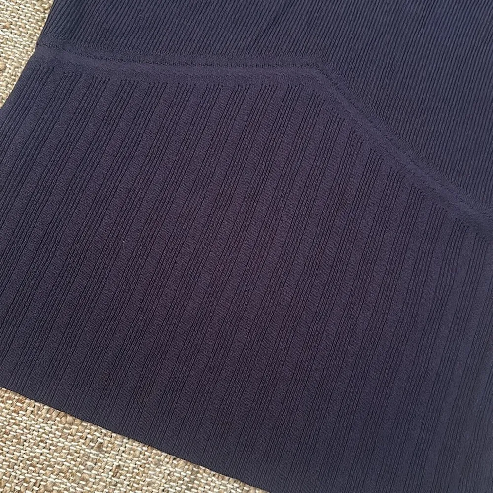 Ann Taylor LOFT Black V-neck Ribbed Knit Sleeveless Top Large - Image 3