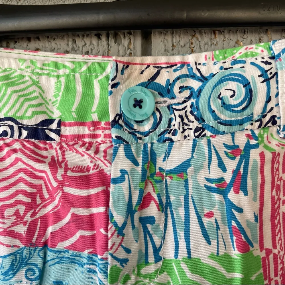 Lilly Pulitzer Walsh Shorts in Osterville Patch Colorful Patchwork Print Size 6 - Image 4