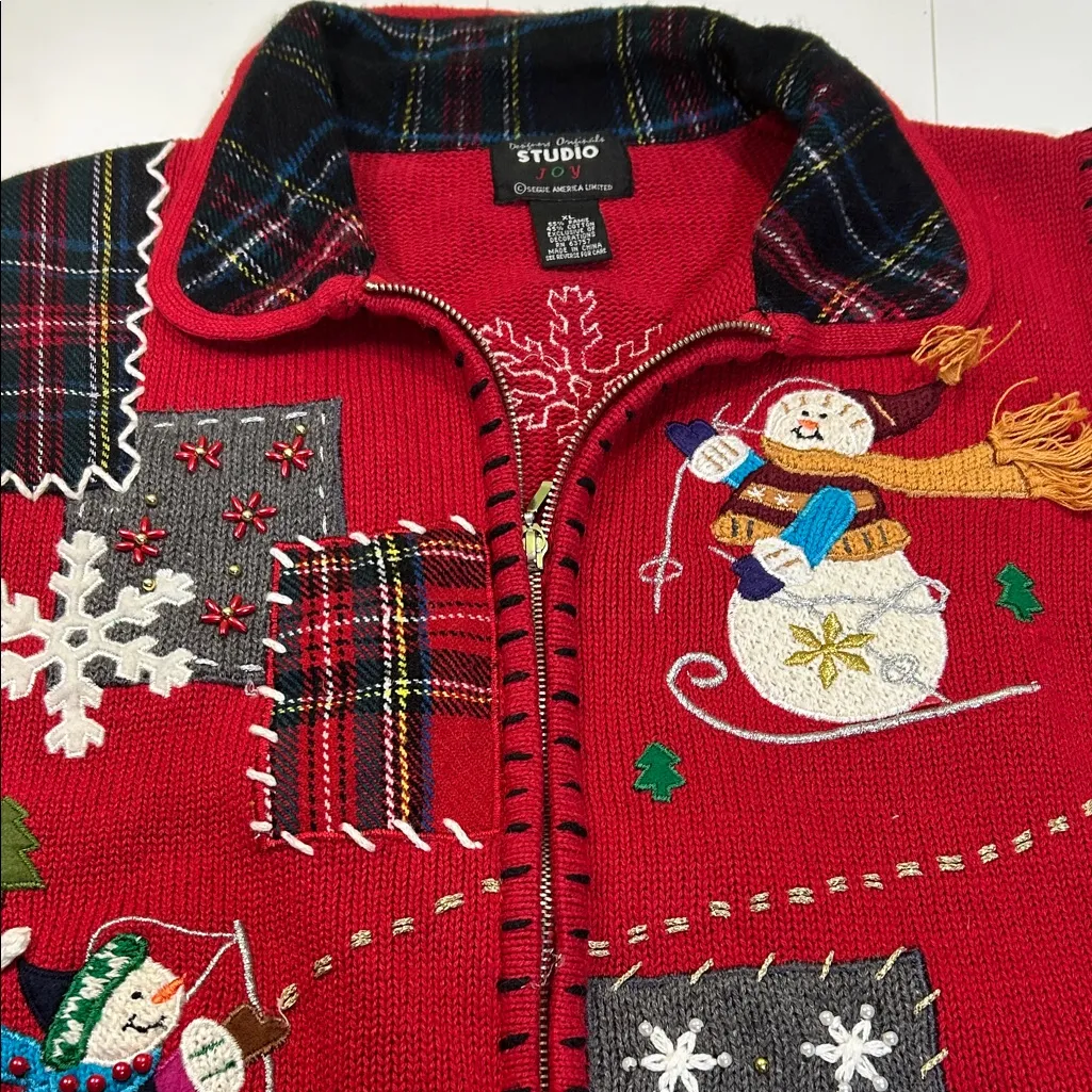 Studio women Red Snowman Vest Size XL - Image 10