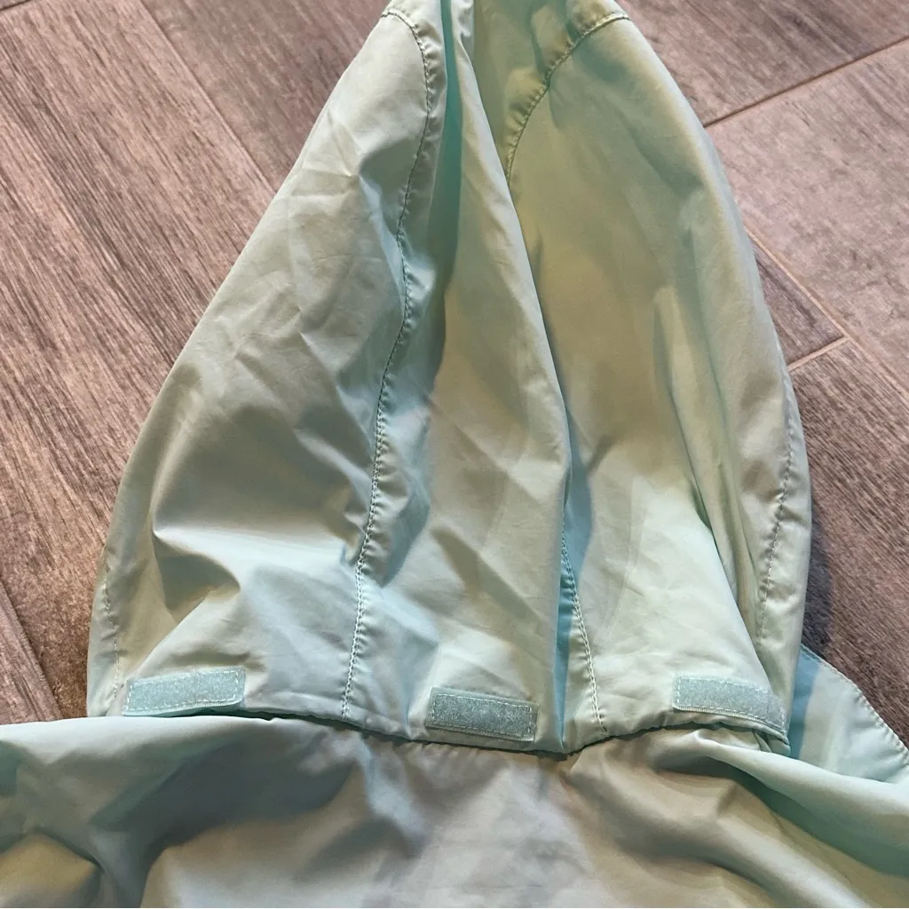 Columbia Women's Arcadia II
Rain Jacket Seafoam Green Size
XS Water Resistant - Image 6
