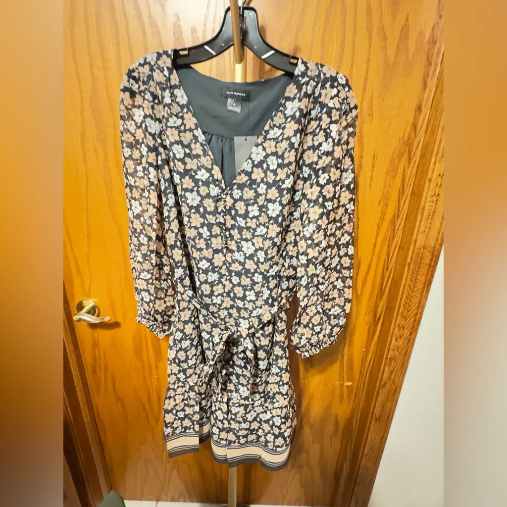 New Club Monaco Floral V-Neck Mini Dress size 8 - Image 6