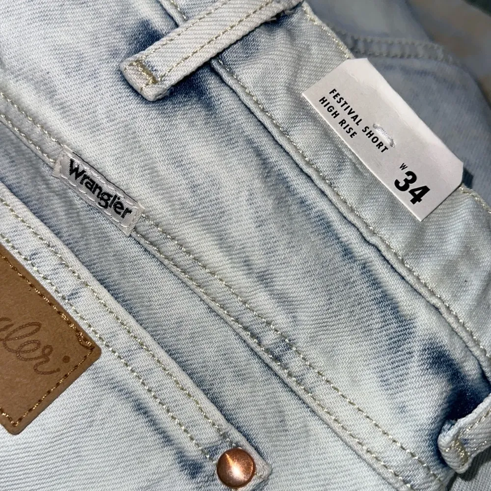 NWT WRANGLER WOMEN'S HIGH RISE FESTIVAL SHORTS - Image 9