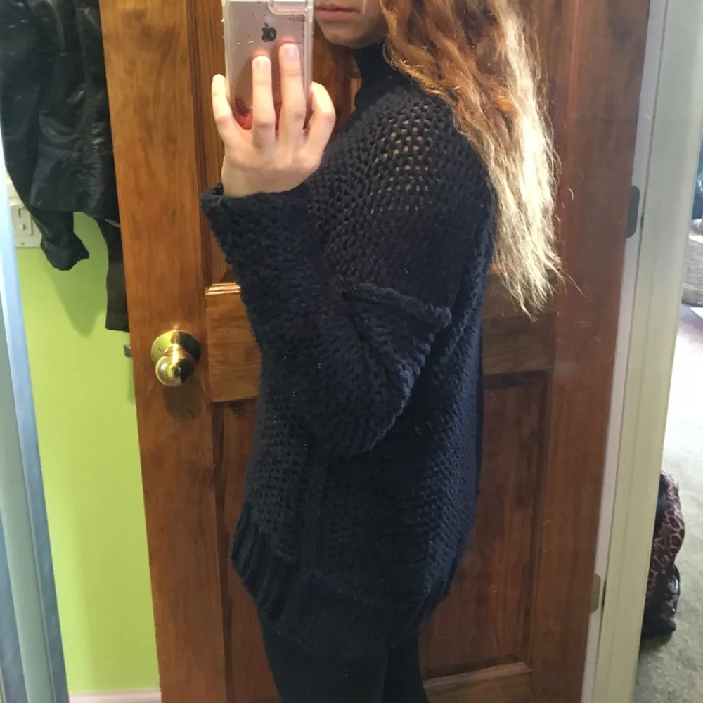 Free People deep dark blue sweater - Image 5