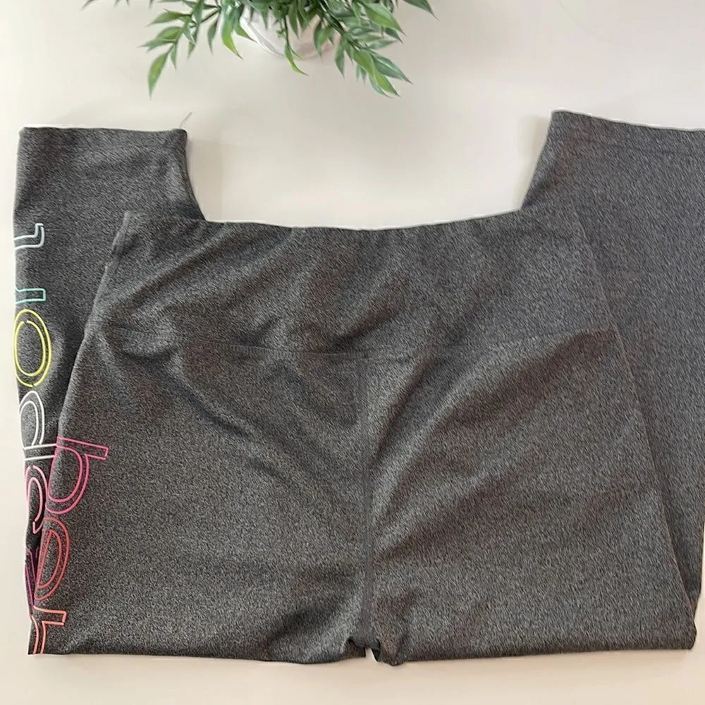 Bebe Sport Capri Yoga Pants. Size 1X. Like New.  Media pocket sewn into waist. - Image 4
