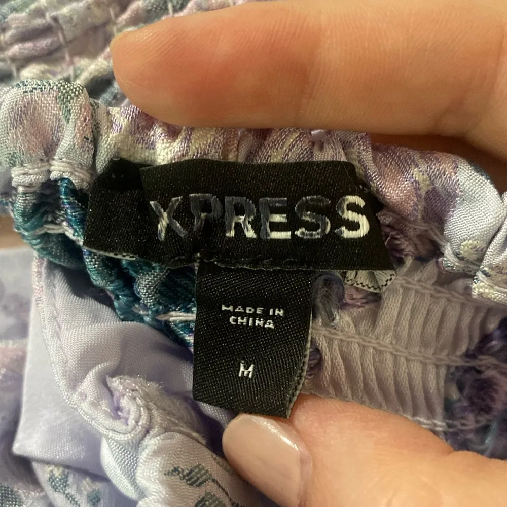 New Express Floral Puff Sleeve Ruched Cropped Top in pale lavender size M - Image 10