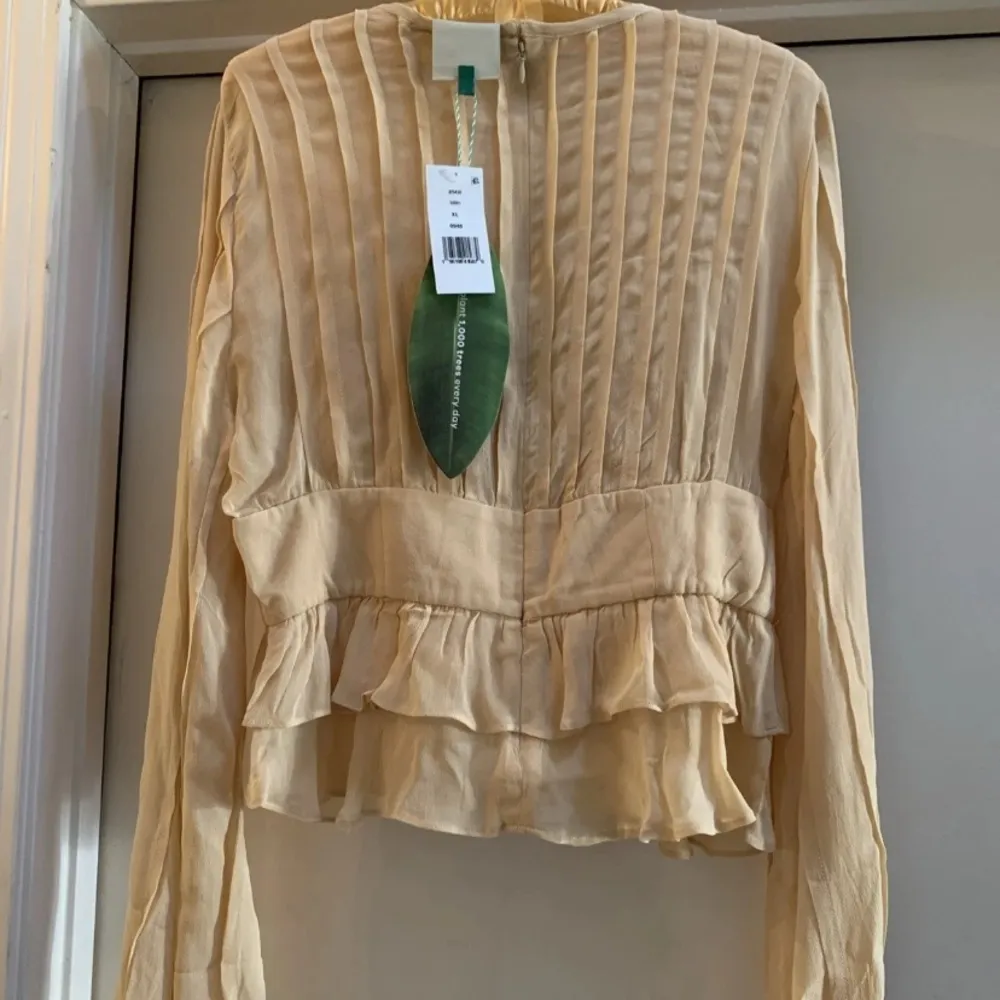 Farm Rio Beige Pleated Bust Peplum Top Blouse XL New NWT Long Sleeve GORGEOUS - Image 9