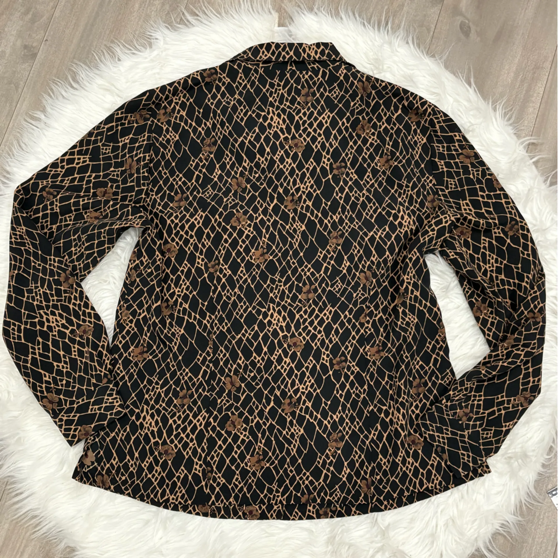 Sag Harbor  Black and Tan Patterned Blouse Size 14 - Image 2