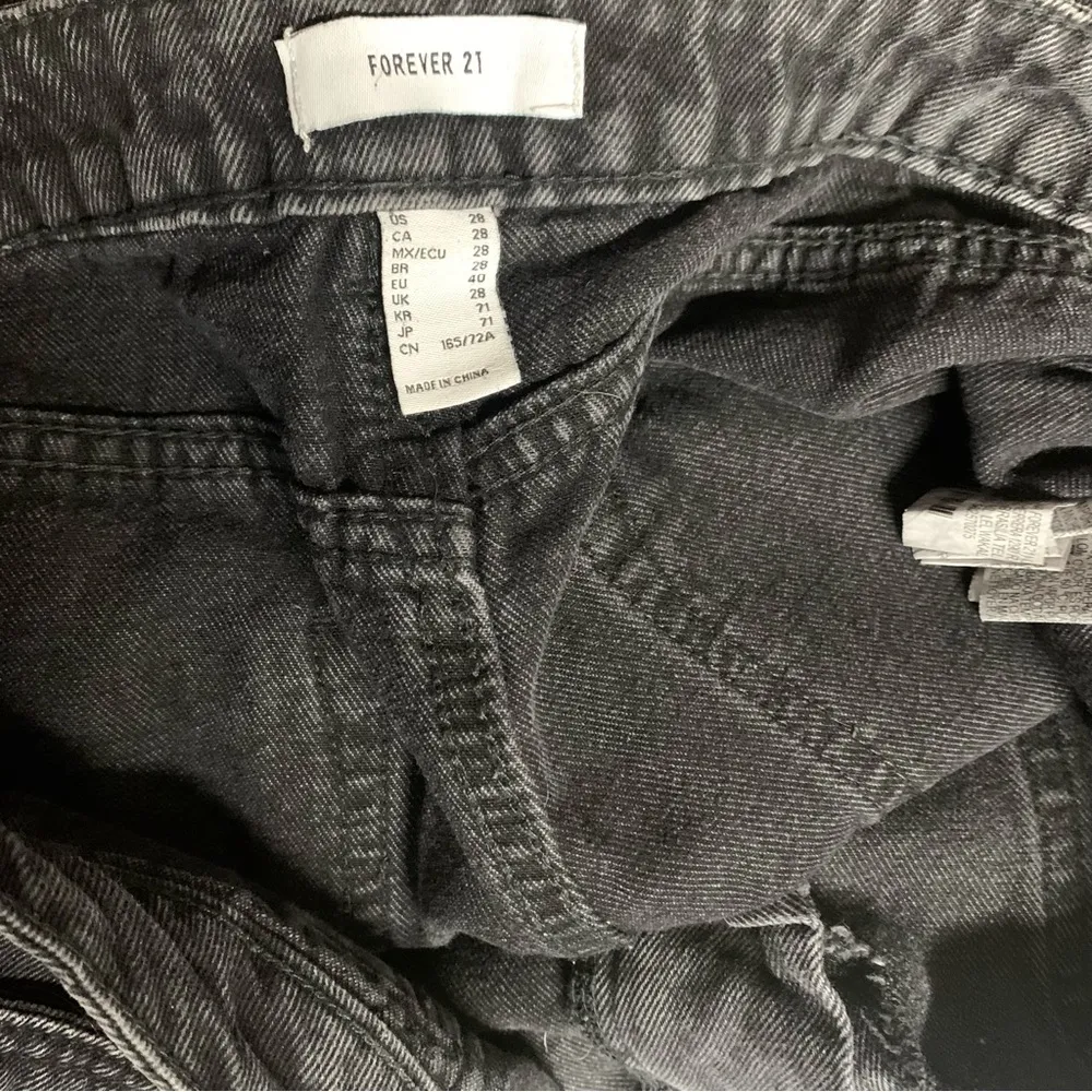 Forever 21 Cargo Denim Jeans Relaxed Straight Leg faded black women’s size 28 - Image 3