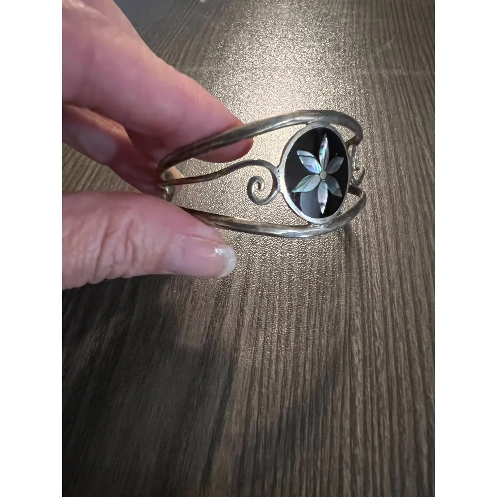 Vintage Mexican Silver Cuff Bracelet W/ Mother Of Pearl Inlay Flower Design Hand - Image 3