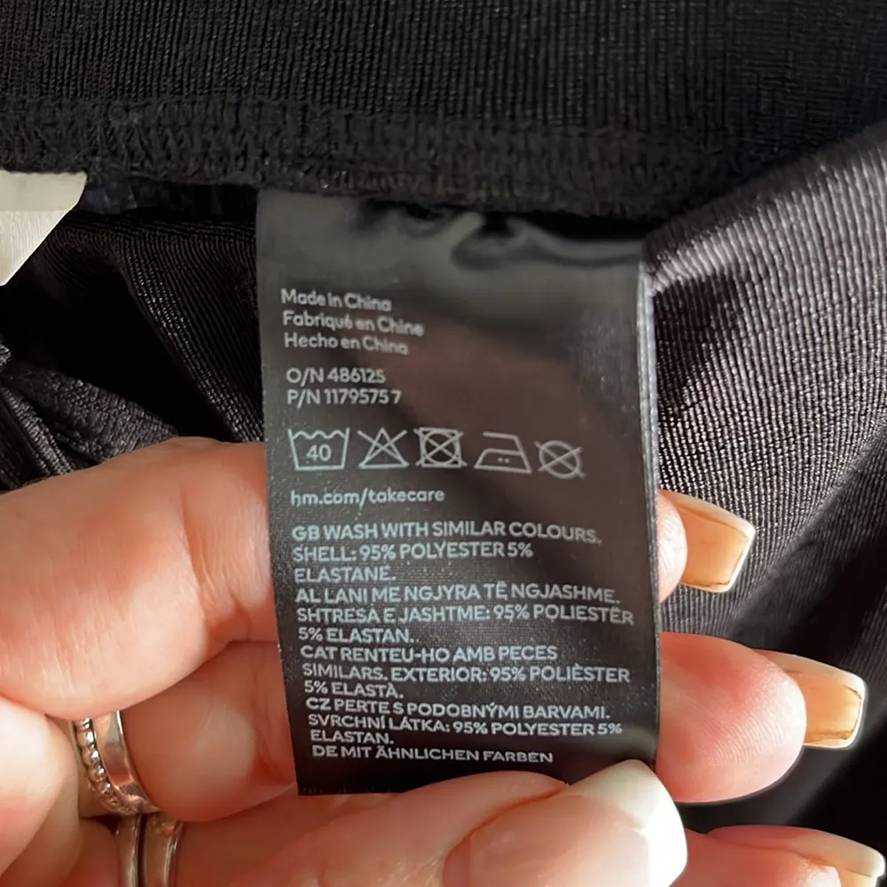 H&M JERSEY SKIRT With Ruched Front. Can wear as Strapless Dress - Image 4