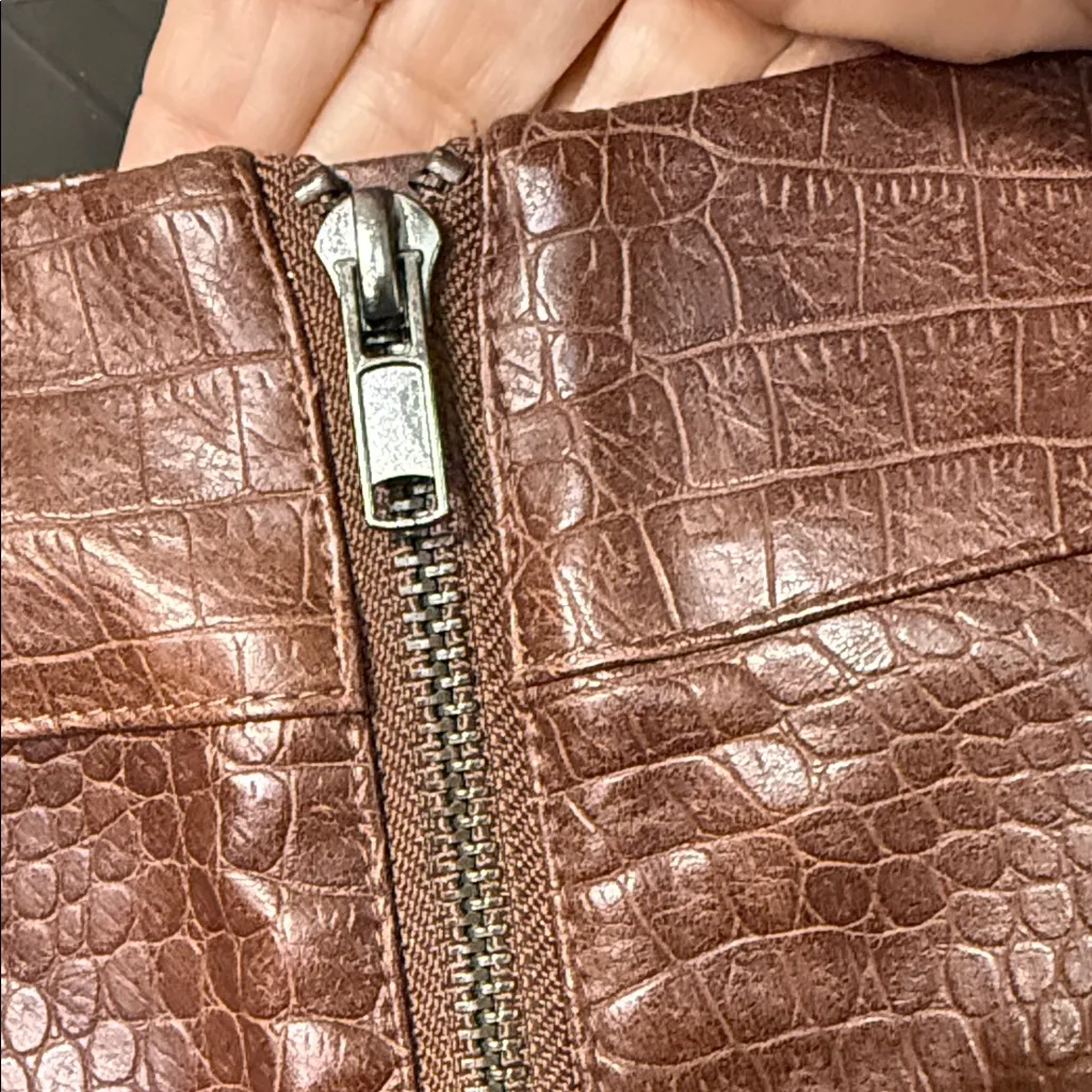 LOVERICHE Brown Faux Leather Croc Embossed Mini Skirt Size Large - Image 3
