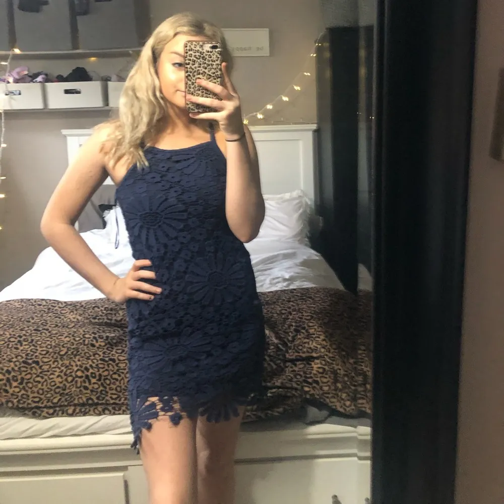 DRESS FORUM lace fitted dress M - Image 3