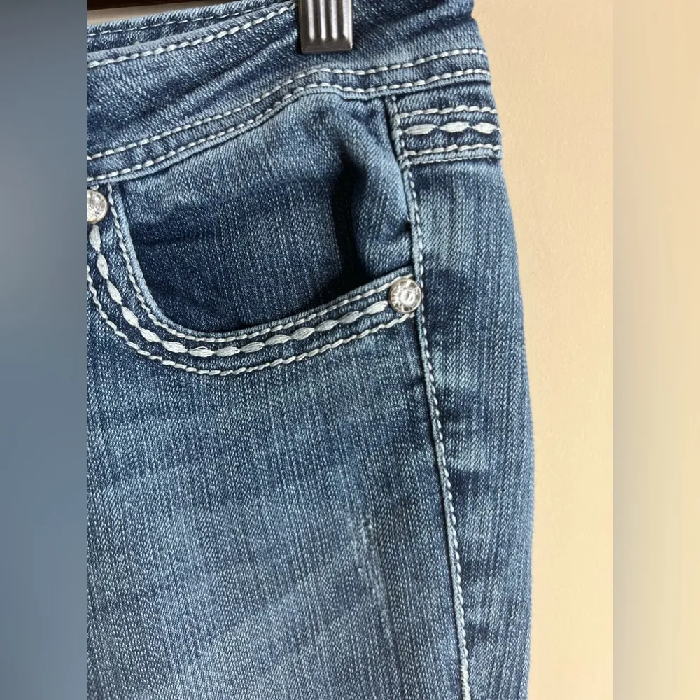 Grace in La size 27 bootcut jeans - Image 2