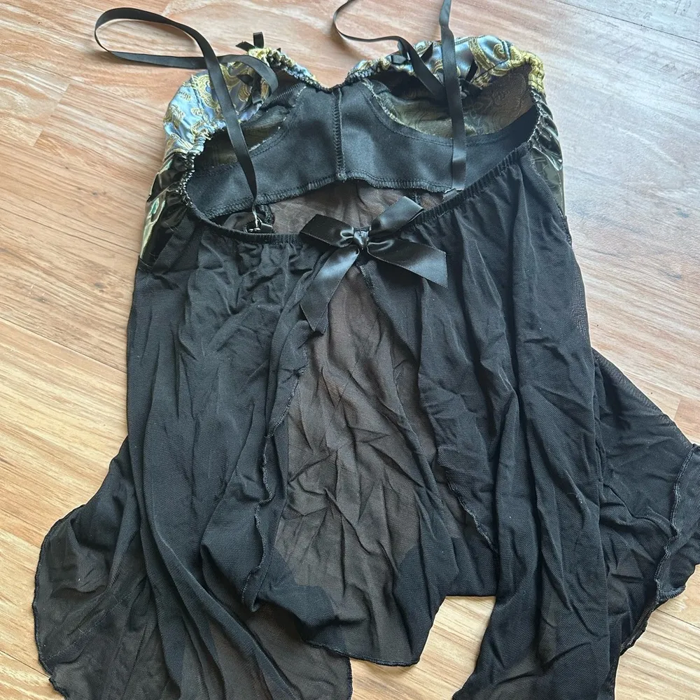 Babydoll lingerie black with blue and gold breast details. - Image 5