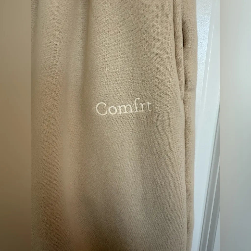 Comfrt Signature Sweatpants Size Medium Tan - Image 5