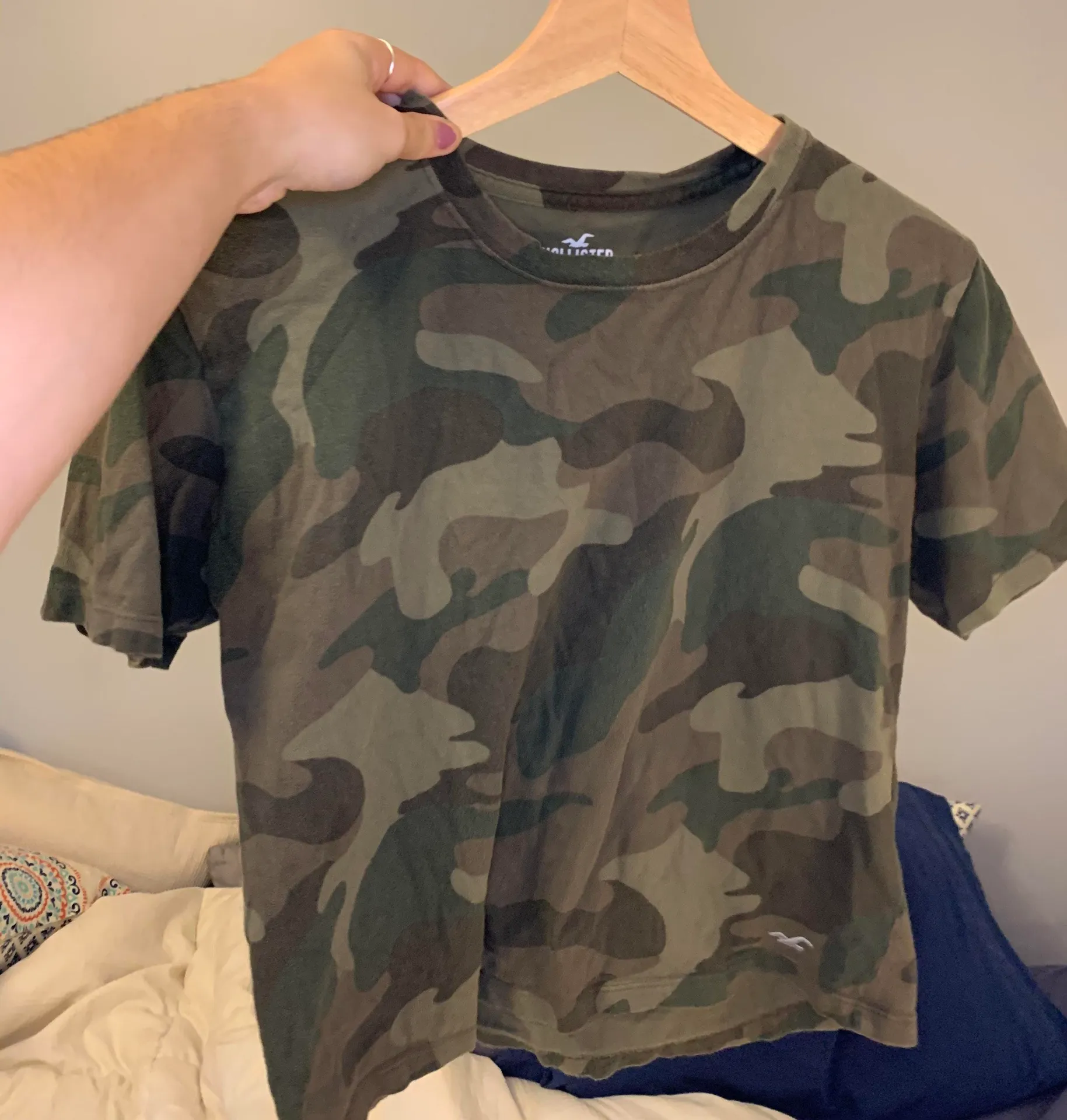 Hollister Camo Tshirt - Image 2