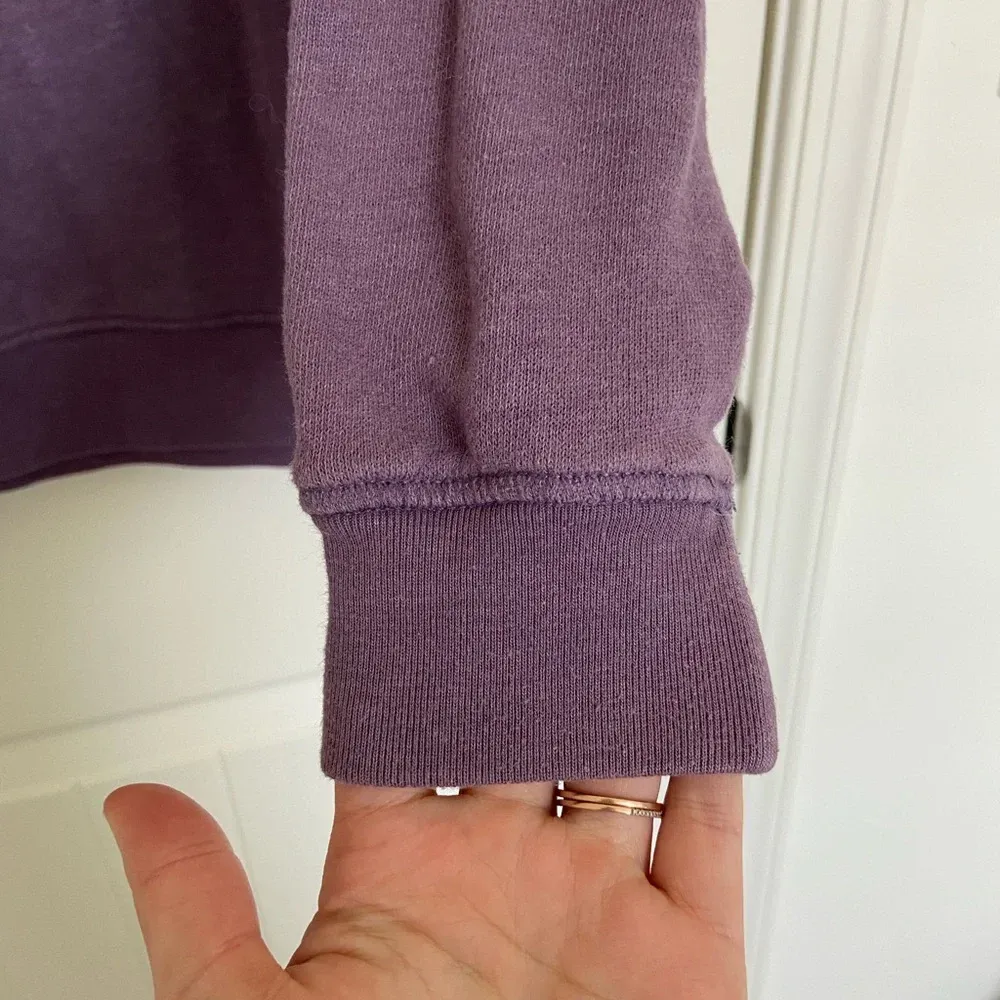 EUC | American‎ Eagle women’s simple solid colored crewneck — medium - Image 2