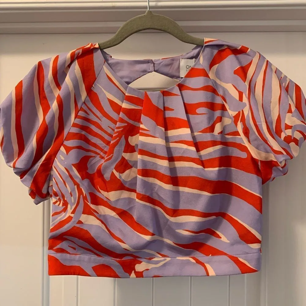 ONE 33 SOCIAL Open Back Cropped Printed Crepe de Chine Top Size 8 NWT Purple - Image 2