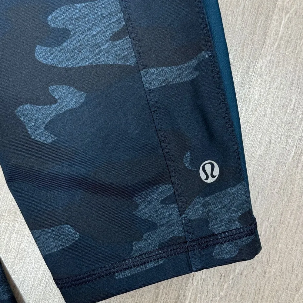 Lululemon Clip In Crop Capri Leggings Teal Blue Camo Size 6 Athletic Yoga - Image 5
