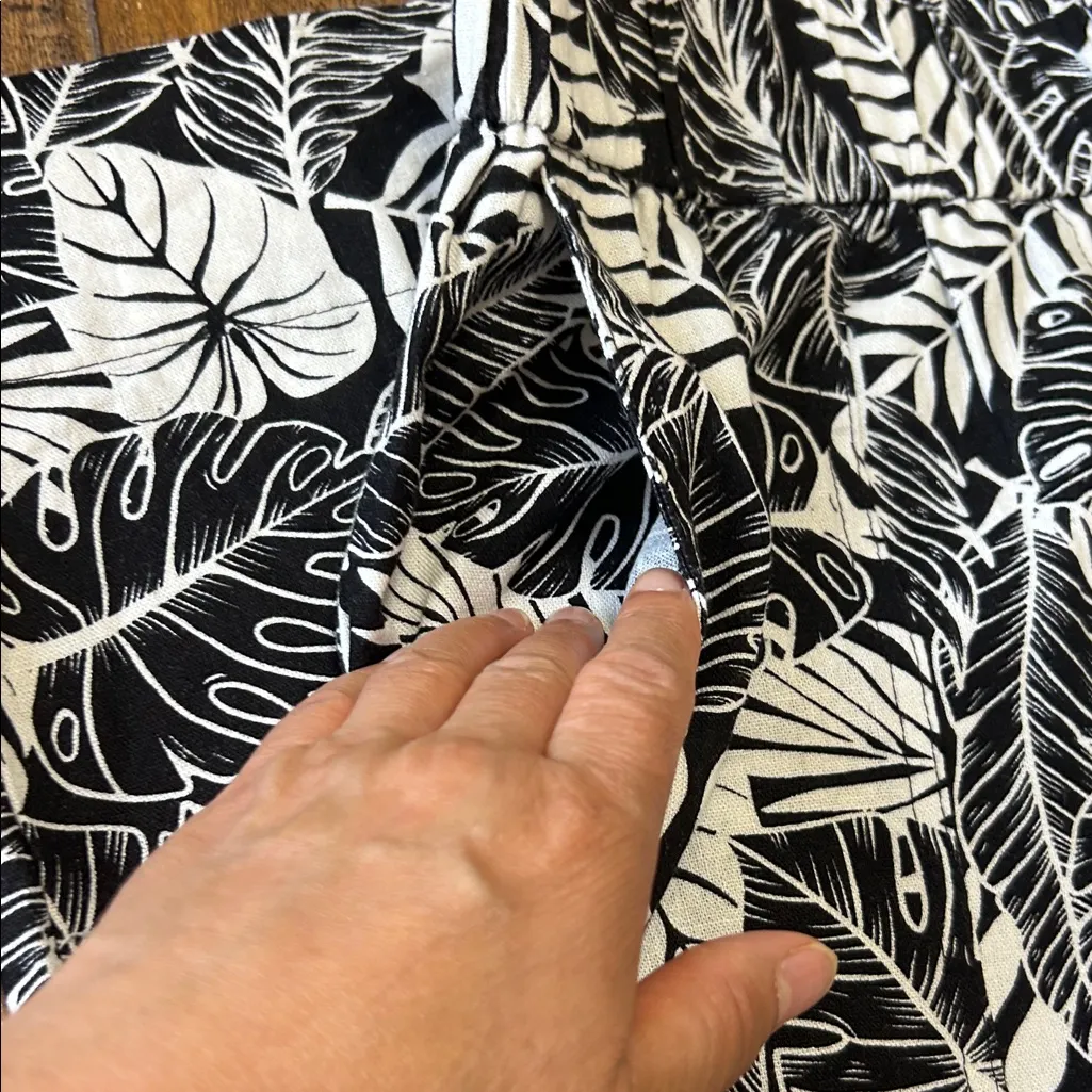 Calvin Klein Black and White Leaf Print Pants - Image 7