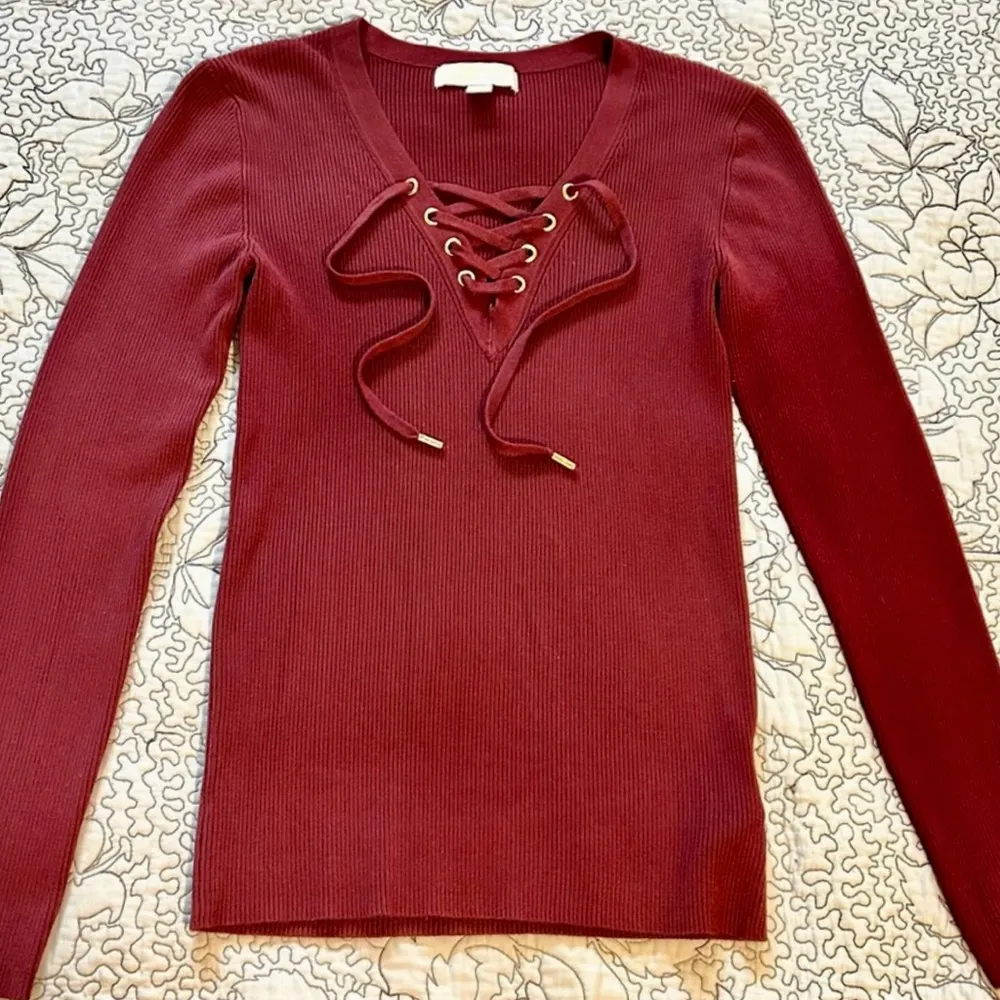 MICHAEL KORS Lace Front  Pull Over with Gold Tone Grommets NWOT Size M - Image 2