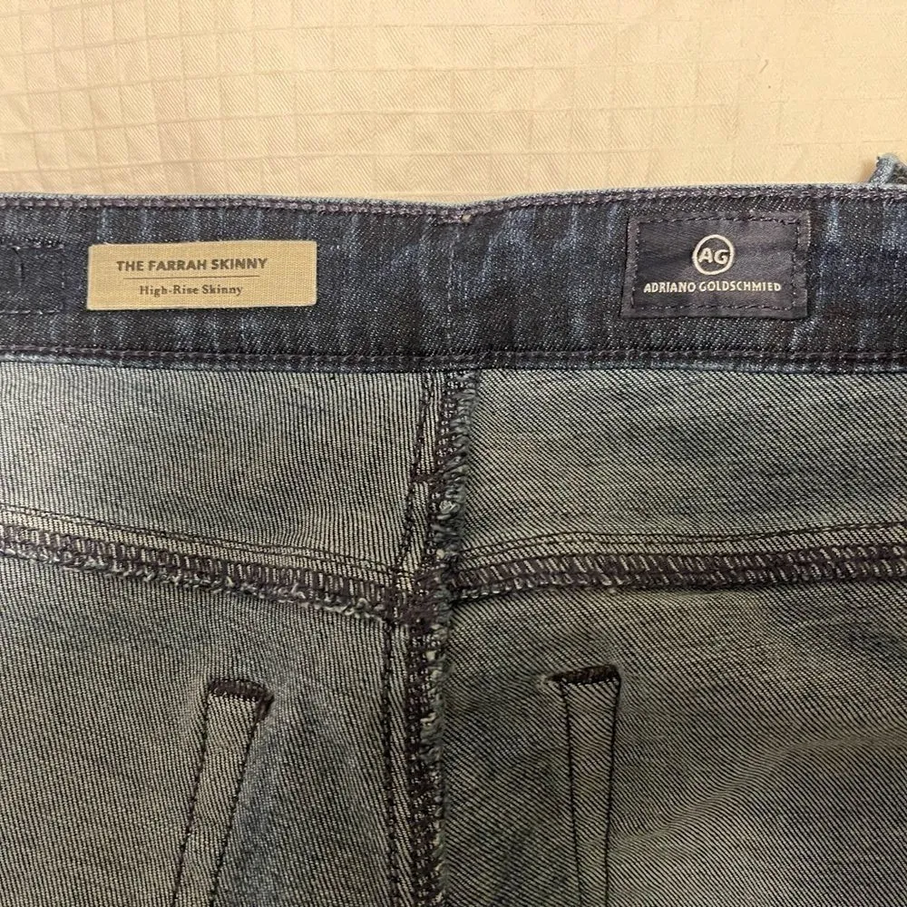 AG Adriano Goldschmied The Farrah Skinny Jeans with rip in 1 knee. Size 25! - Image 5