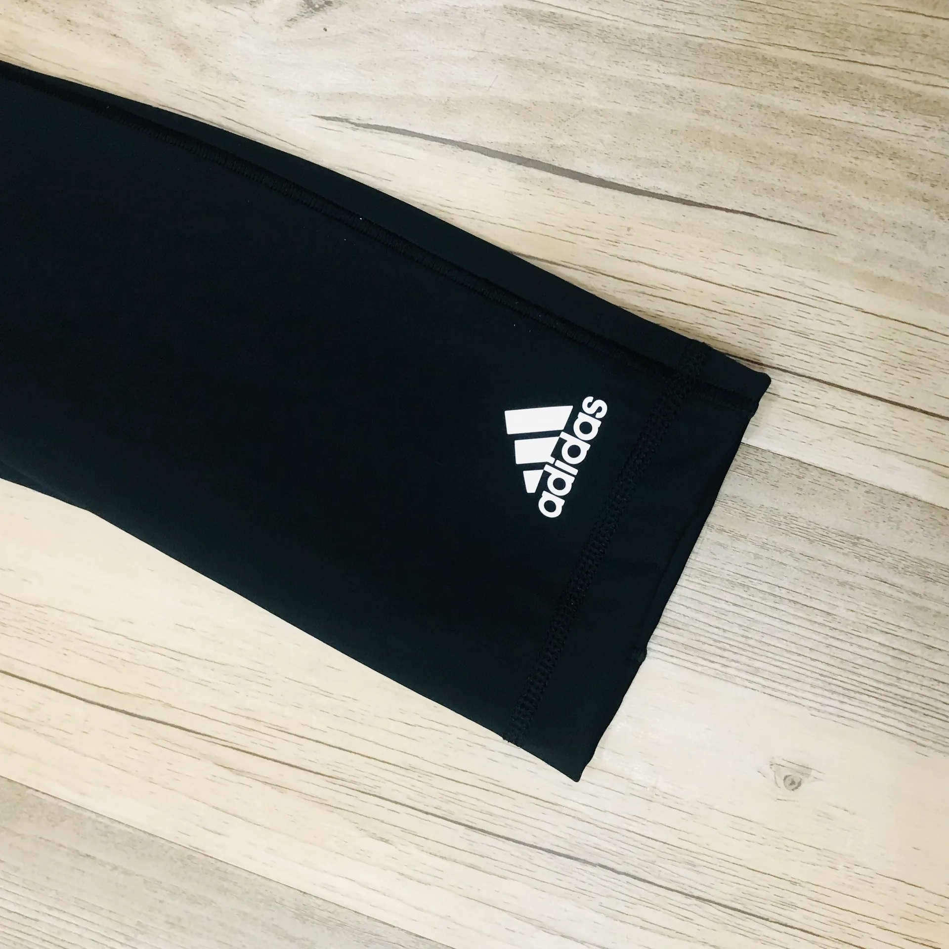 NWT  black 3/4 cropped tight high rise leggings sz small - Image 2