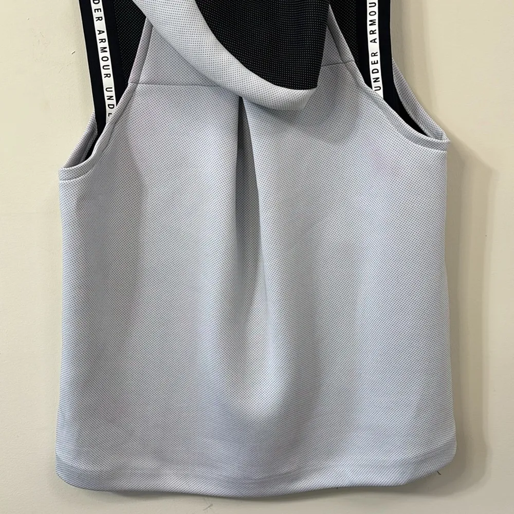 Under Armour Move Vest Size Large - Image 7