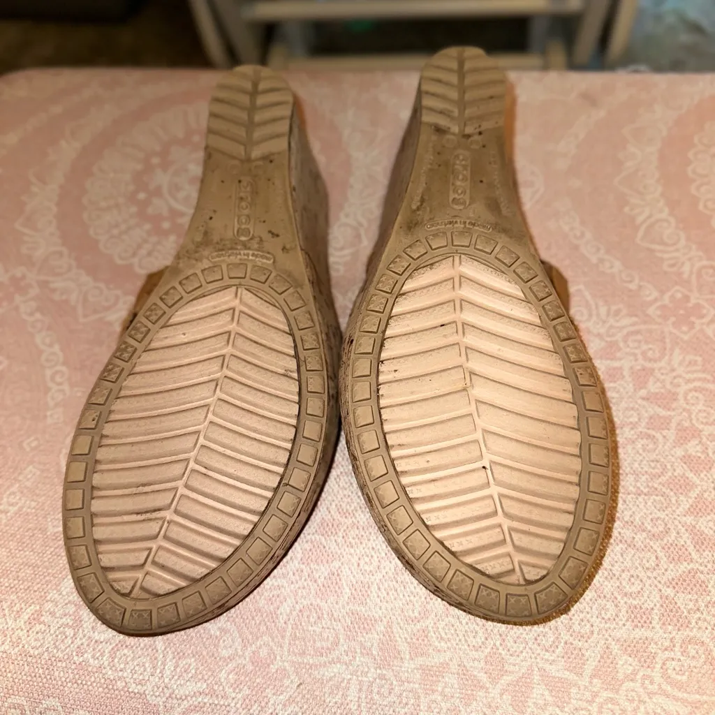 Crocs Women’s Strappy Wedge Tan Sandals - Size 8 - Image 4