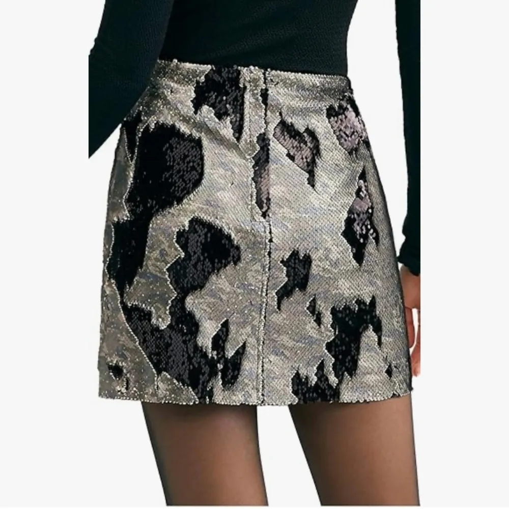Free People NWT Reversible Sequin Camo Mini Skirt Flip
Sequins Camouflage - Sz 4 - Image 3