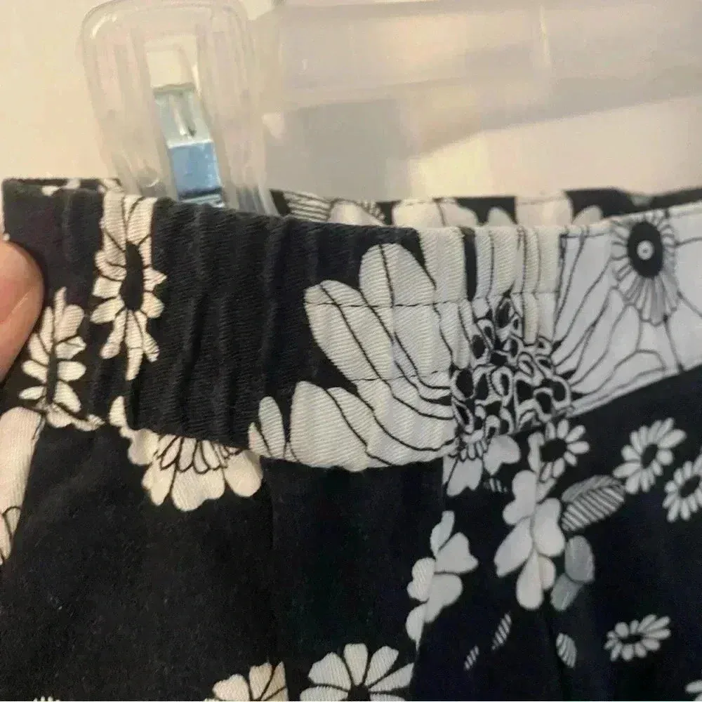Black & White Floral Print Skort by‎ Briggs NY Women’s Size 14 - Image 4