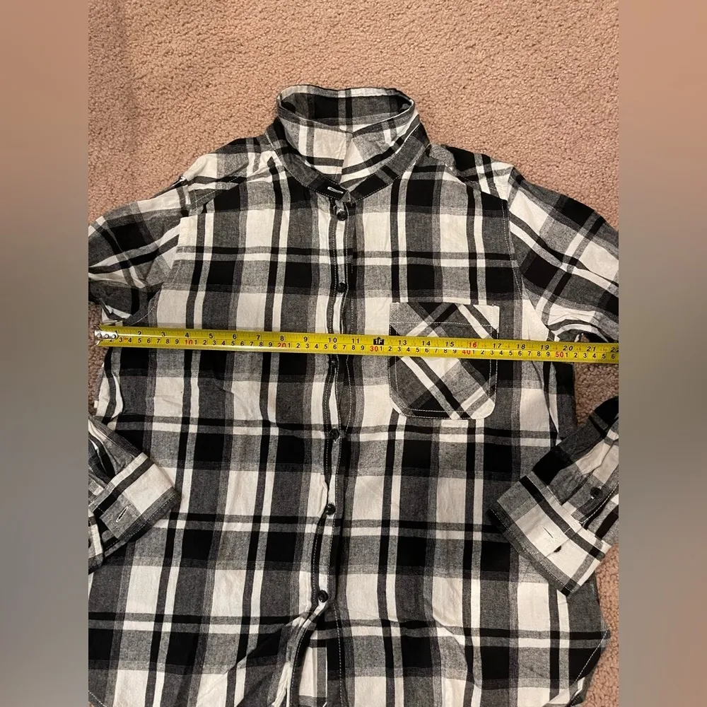 Women's TIME TRU black &white plaid flannel long sleeve shirt Size M - Image 8