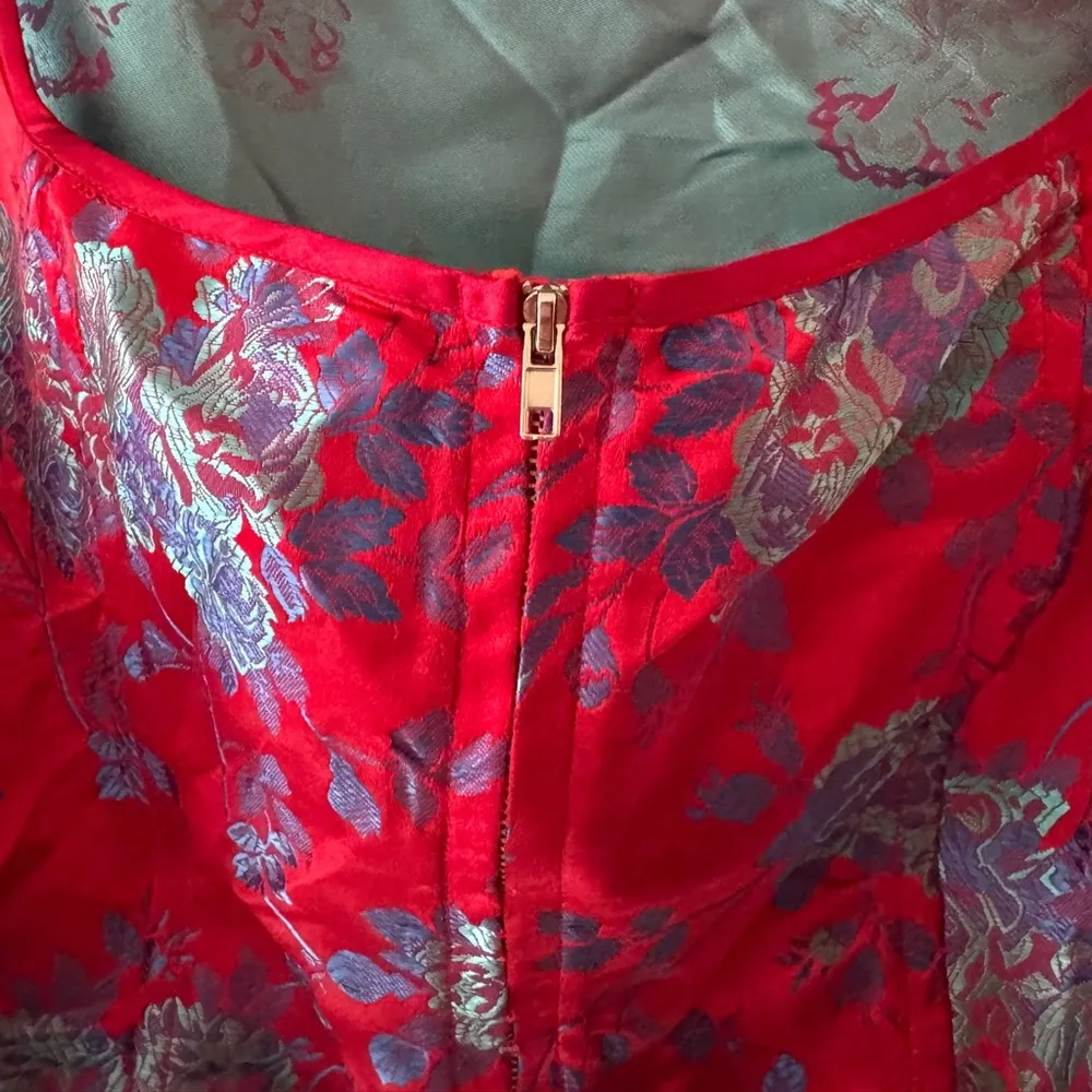 NWOT PrettyLittleThing Red and Blue Satin Oriental Zip Front Corset Crop Top - Image 5