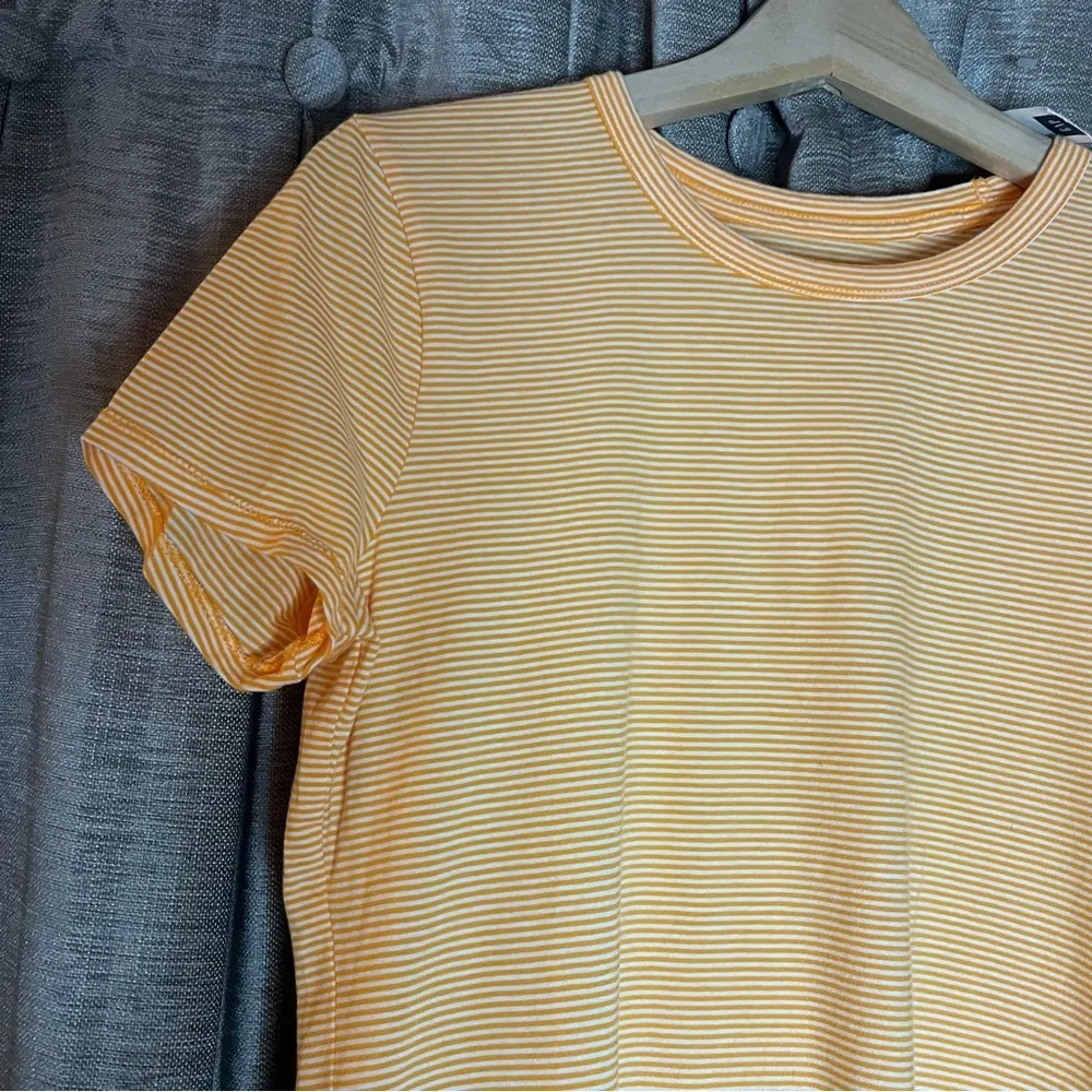 NWT Gap Orange Stripe Short Sleeve Crewneck Tee Shirt Size Medium - Image 3
