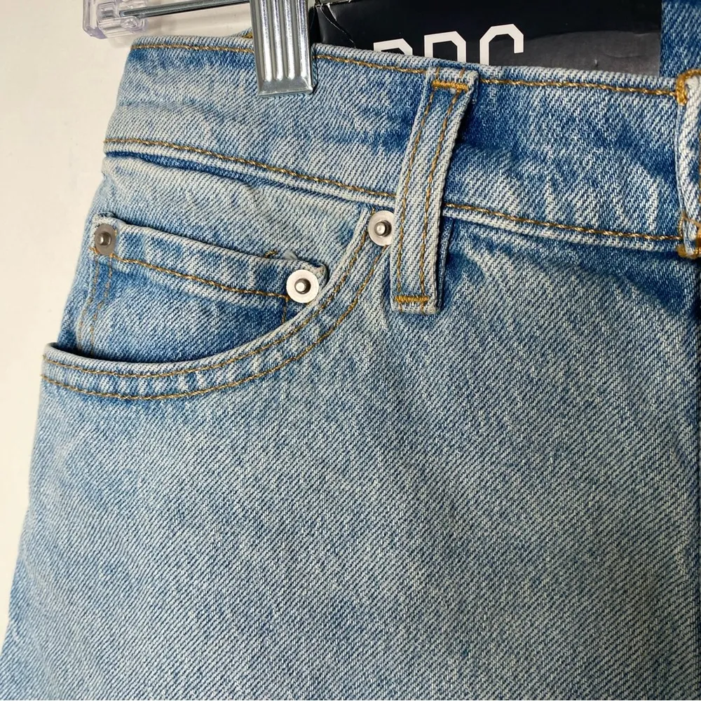 BDG Urban Outfitters Girlfriend High Rise Jean Shorts in size 28. Blue - Image 4
