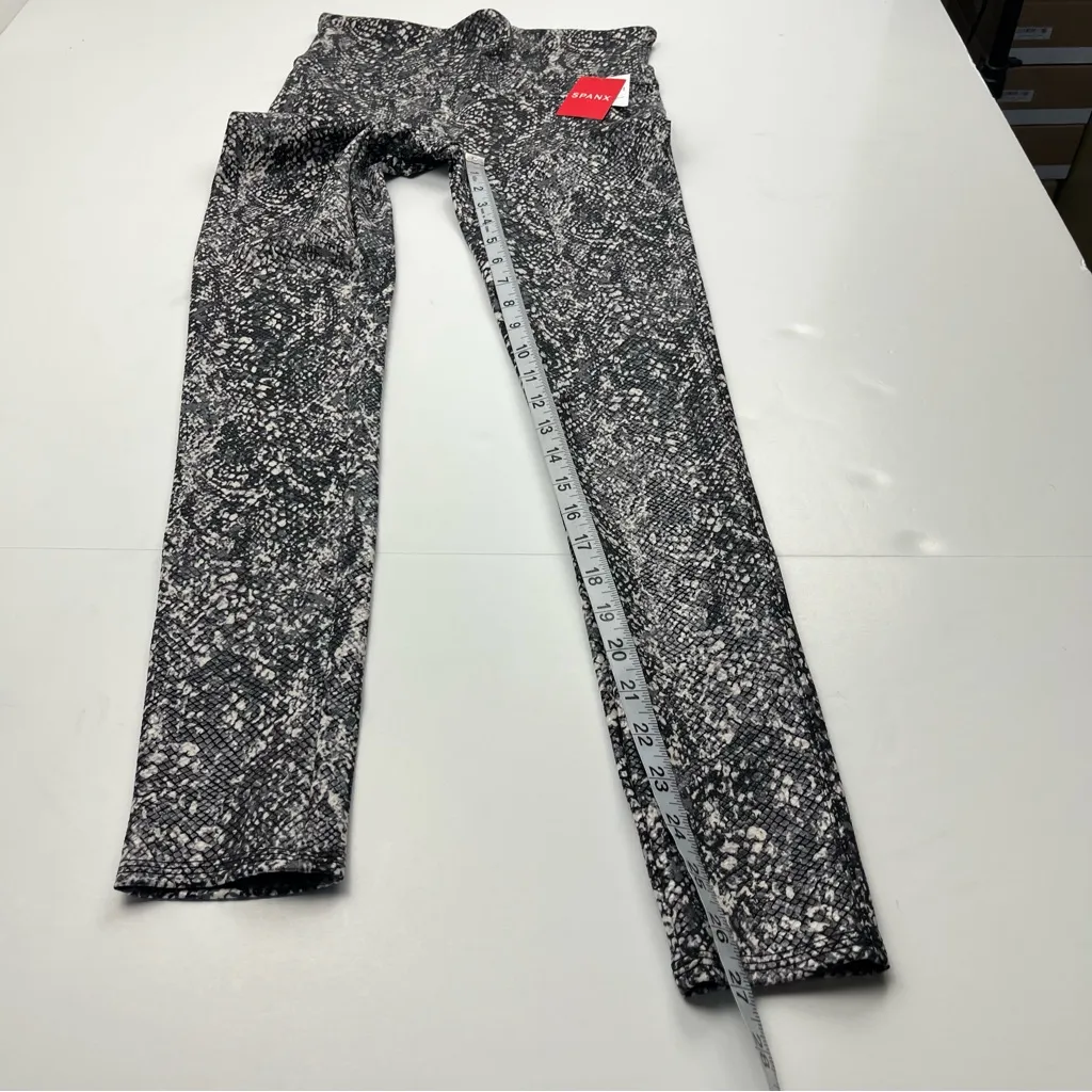 SPANX Faux Leather Snake Shine Leggings Womens Size Medium Grey Gray Stretch NEW - Image 10
