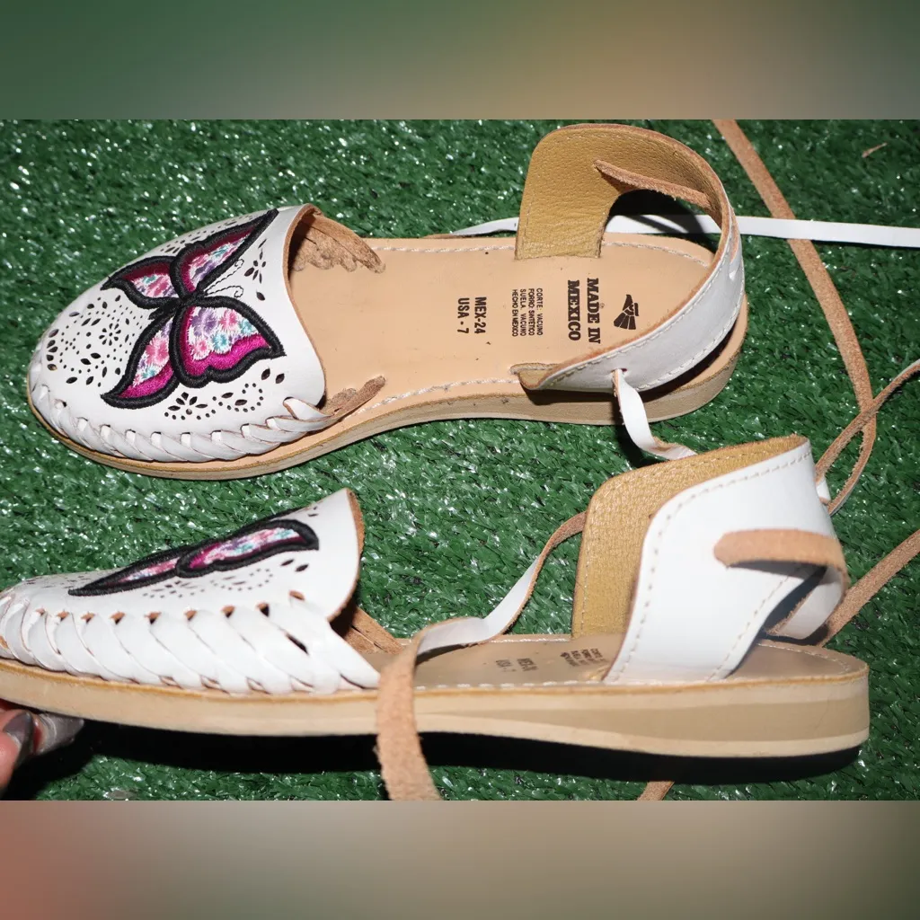 La Santa Art Mx Handcrafted, Leather Sandals with butterfly Embroidery Purple Size 7 - Image 6