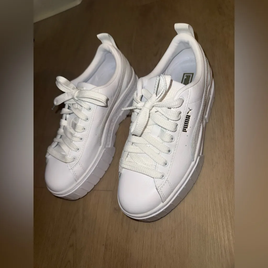 PUMA Women's White and Gold Mayze Sneakers - Image 3