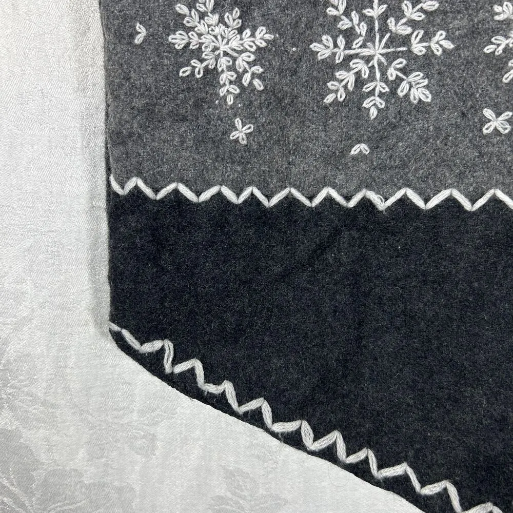 Vintage Sweater Vest Small Wool Blend Felt Gray Red Snowflakes Hearts PHD - Image 2